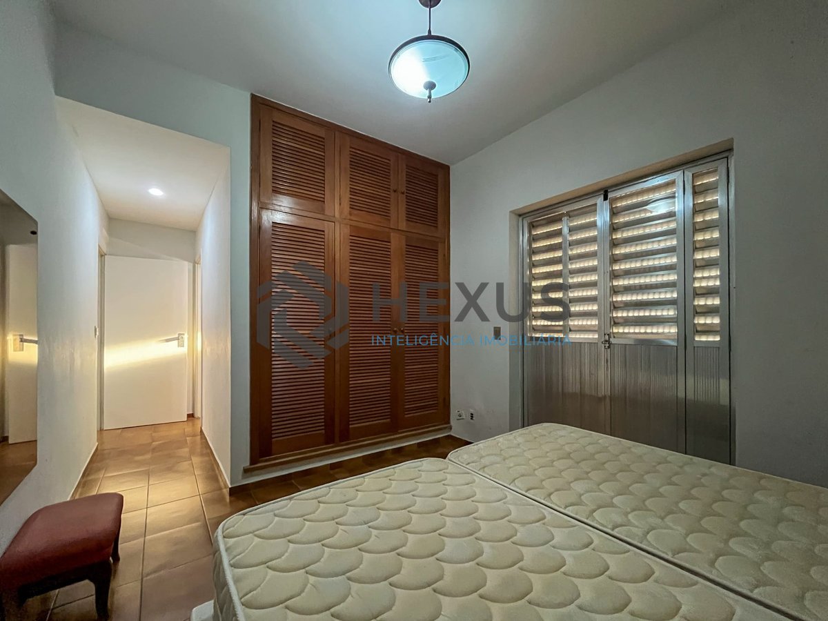 Foto 16 de Apartamento frente mar com varanda e vista mar na Praia das Pitangueiras, Guaruja