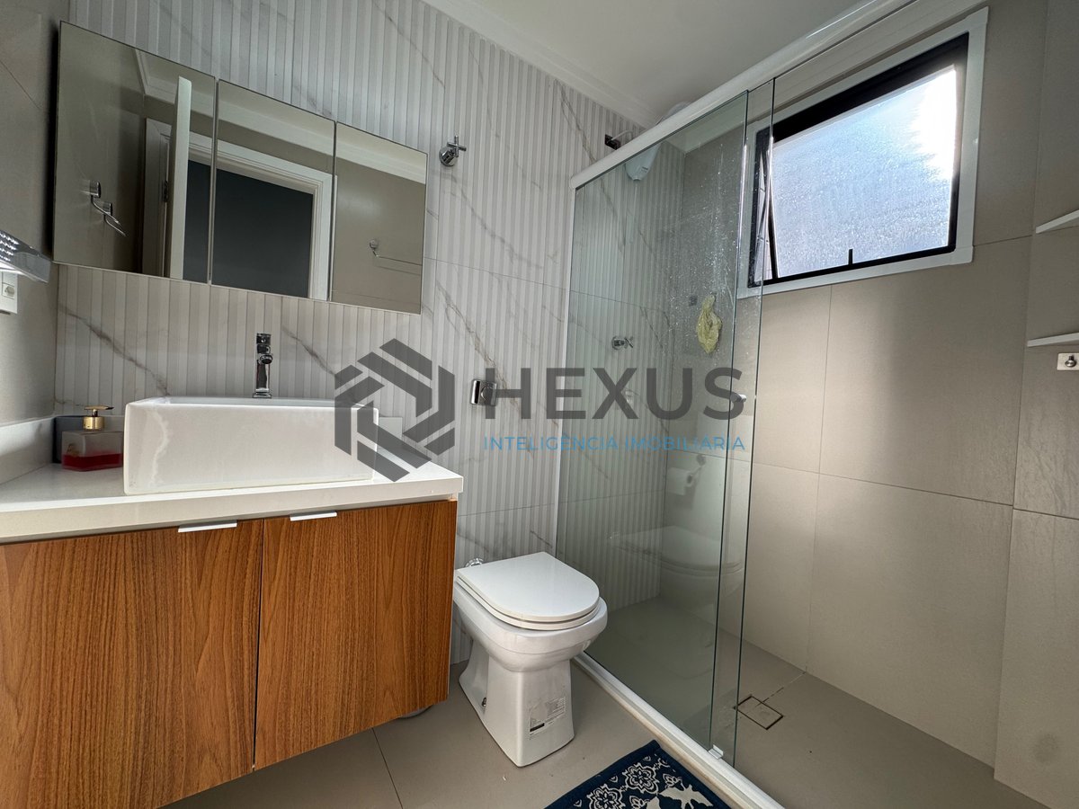 Foto 18 de Apartamento reformado e mobiliado com varanda a venda na praia das Asturias, Guaruja