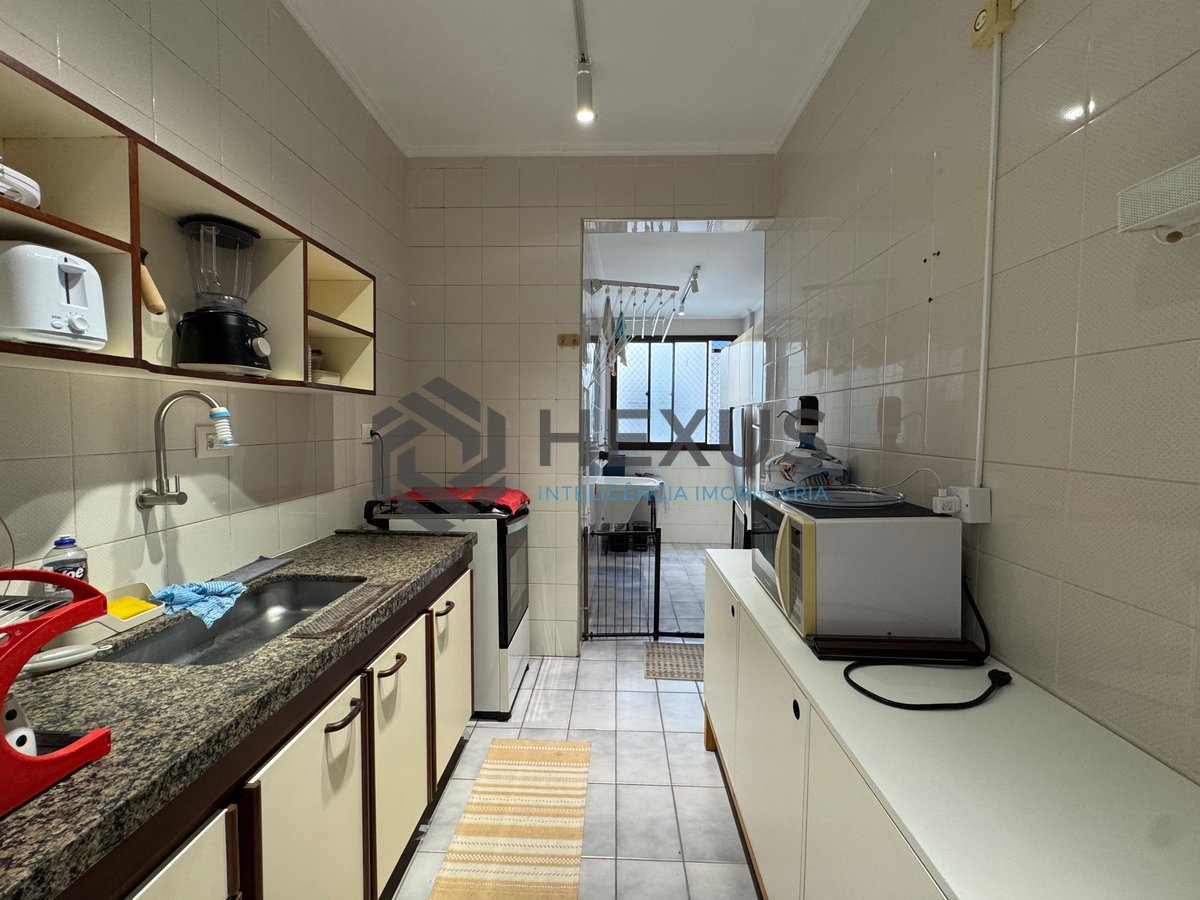 Foto 19 de Apartamento reformado e mobiliado com varanda a venda na praia das Asturias, Guaruja