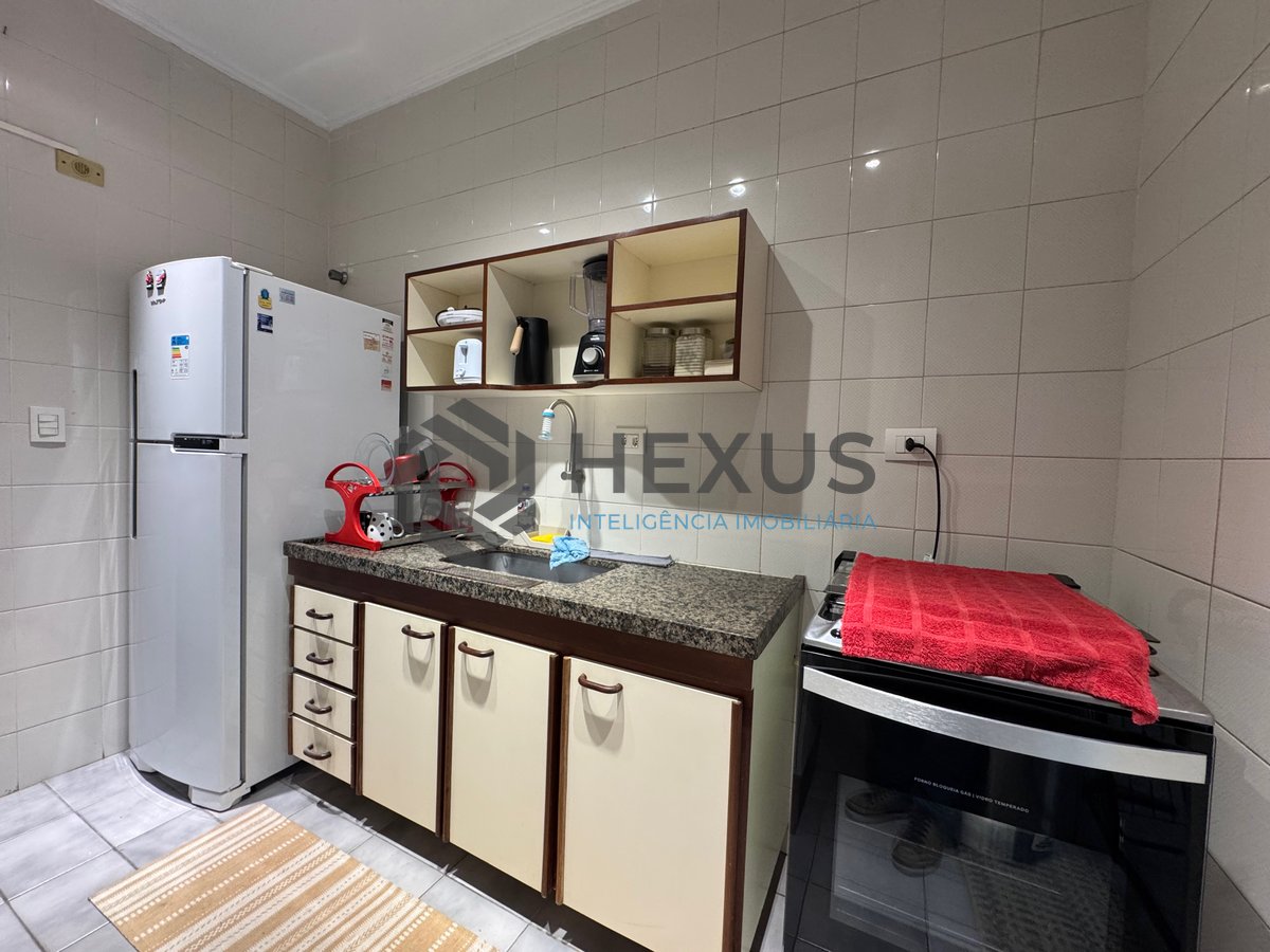 Foto 21 de Apartamento reformado e mobiliado com varanda a venda na praia das Asturias, Guaruja