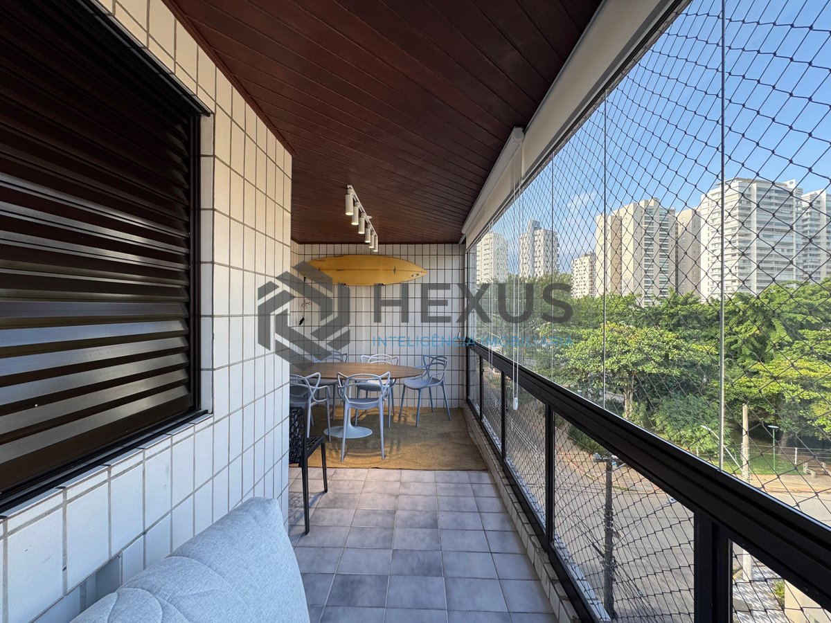 Foto 8 de Apartamento reformado e mobiliado com varanda a venda na praia das Asturias, Guaruja