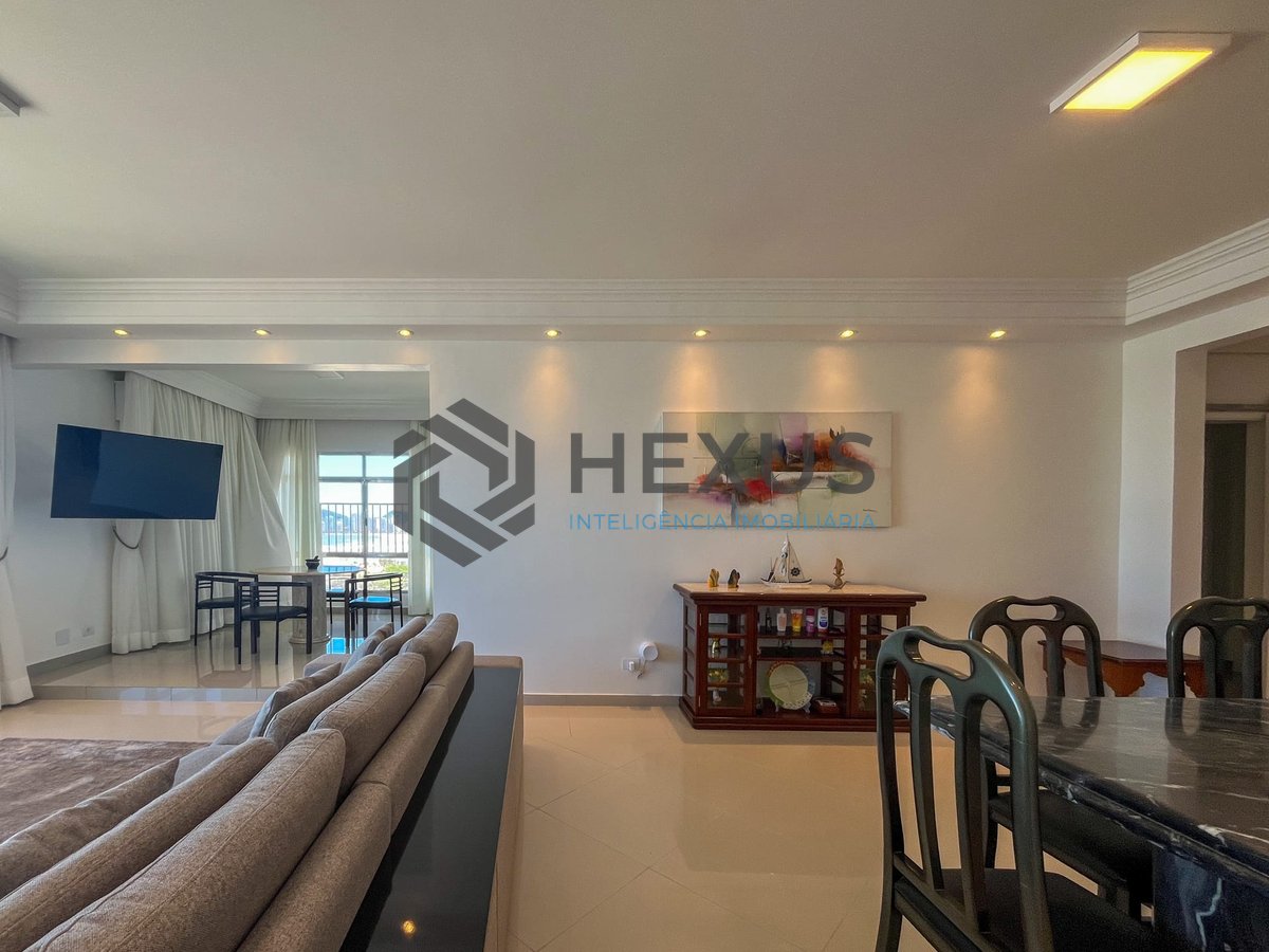 Foto 10 de Apartamento frente mar reformado com varanda vista mar na Praia das Pitangueiras, Guaruja