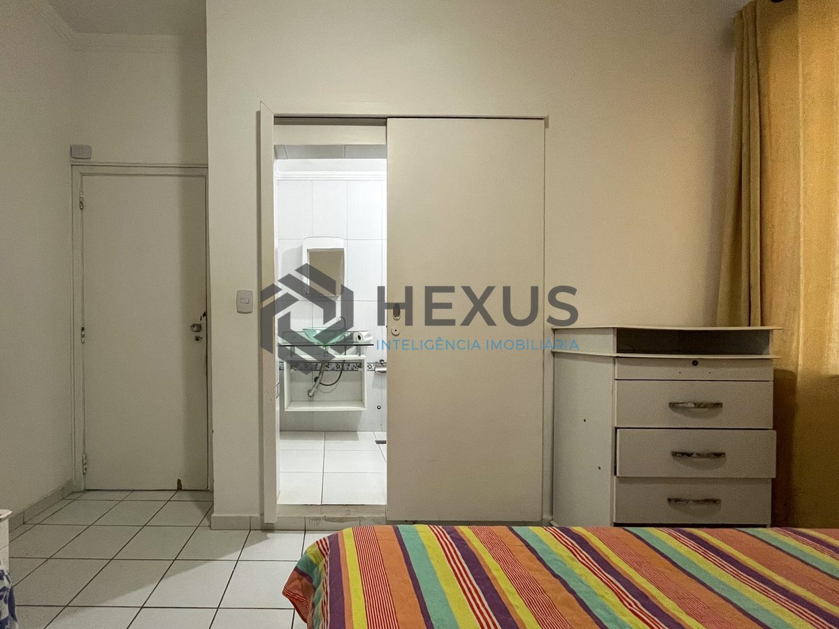 Foto 16 de Apartamento reformado frente mar com varanda e vista mar na Praia das Pitangueiras, Guaruja