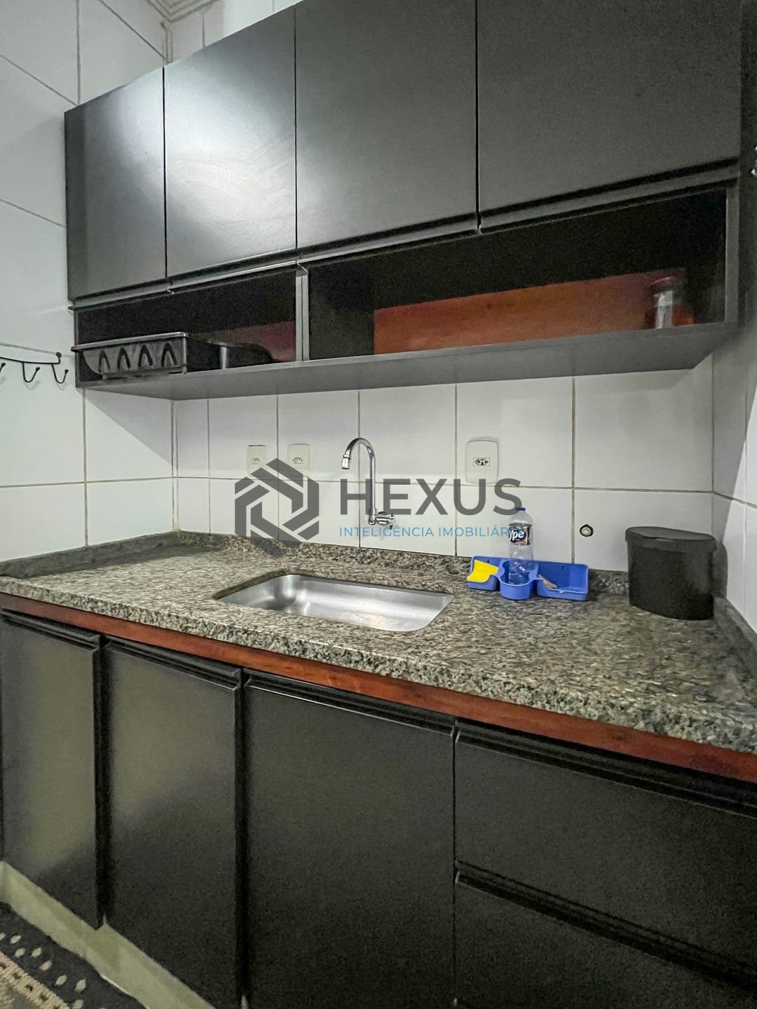Foto 23 de Apartamento reformado frente mar com varanda e vista mar na Praia das Pitangueiras, Guaruja
