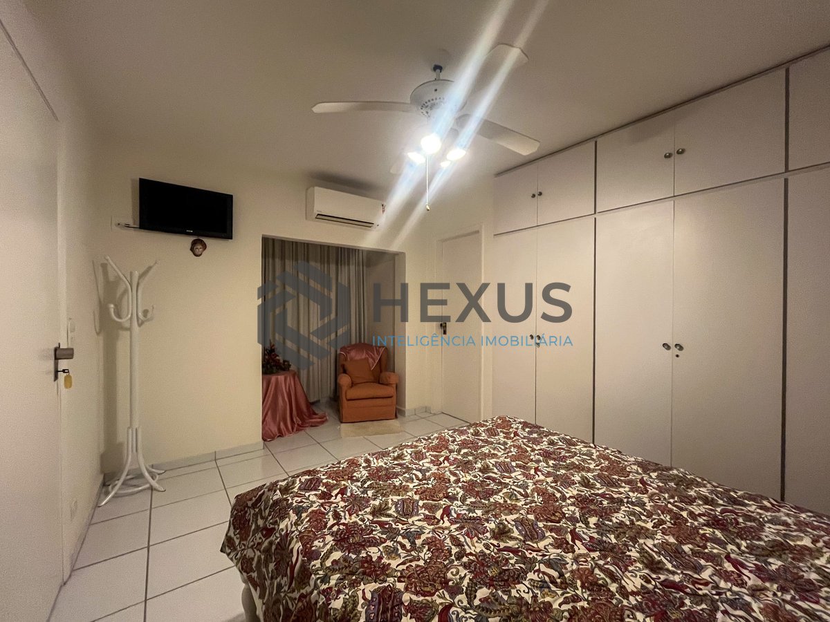 Foto 17 de Apartamento com varanda e vista mar na quadra mar da Praia das Pitangueiras, Guaruja