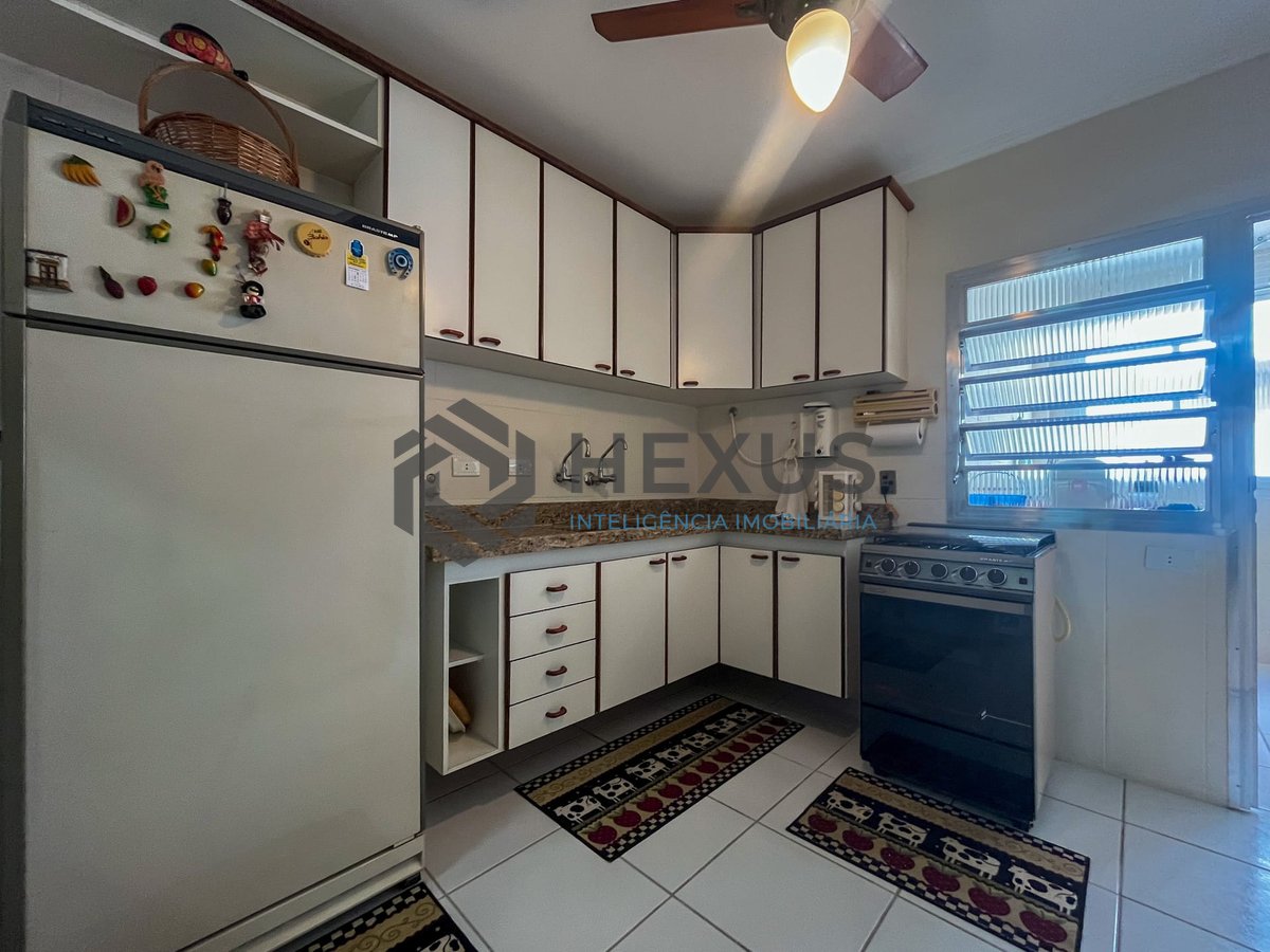 Foto 22 de Apartamento com varanda e vista mar na quadra mar da Praia das Pitangueiras, Guaruja