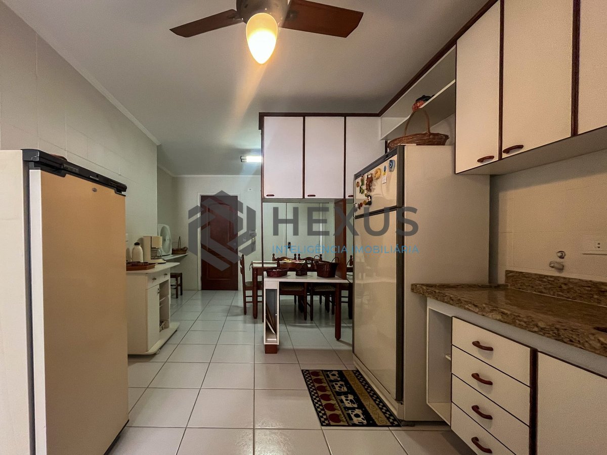 Foto 23 de Apartamento com varanda e vista mar na quadra mar da Praia das Pitangueiras, Guaruja
