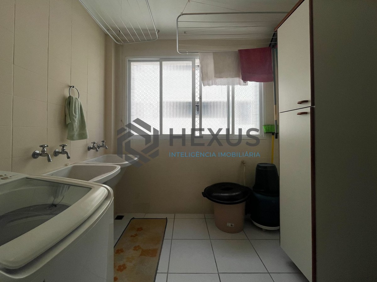 Foto 24 de Apartamento com varanda e vista mar na quadra mar da Praia das Pitangueiras, Guaruja
