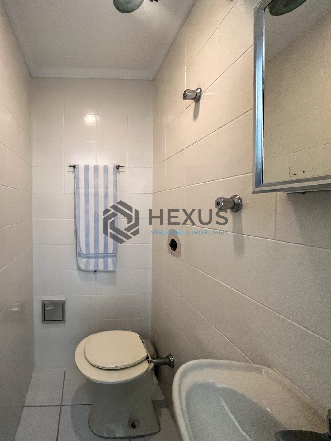 Foto 26 de Apartamento com varanda e vista mar na quadra mar da Praia das Pitangueiras, Guaruja