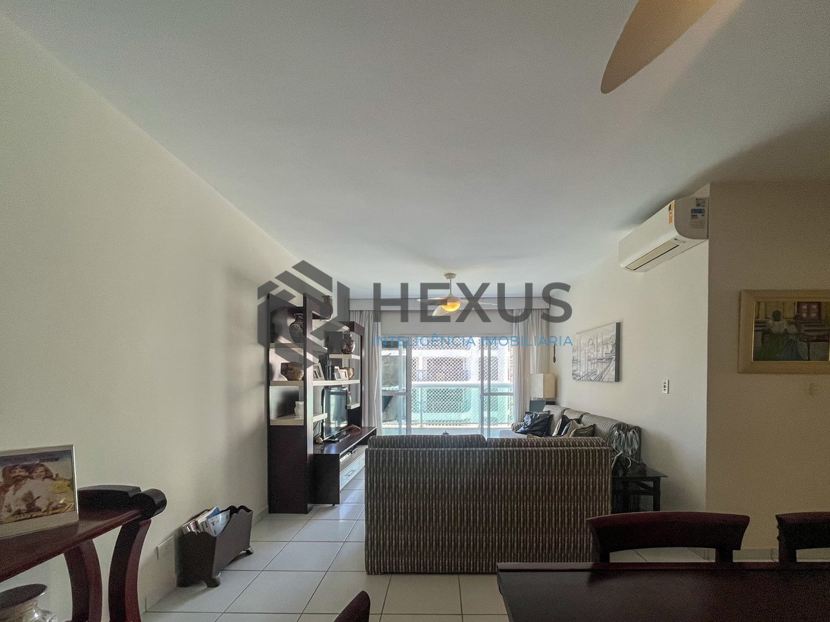 Foto 4 de Apartamento com varanda e vista mar na quadra mar da Praia das Pitangueiras, Guaruja