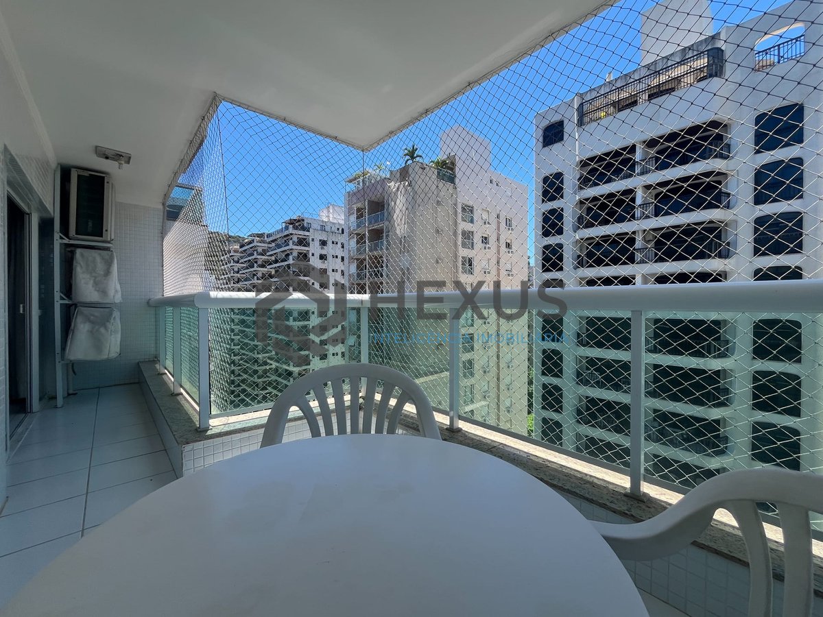 Foto 8 de Apartamento com varanda e vista mar na quadra mar da Praia das Pitangueiras, Guaruja