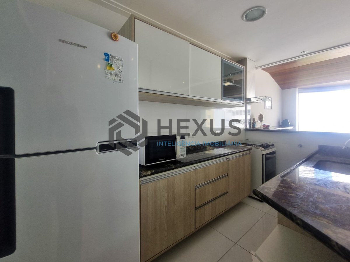 Foto 14 de Apartamento com varanda e lazer na quadra mar da Praia das Pitangueiras, Guaruja