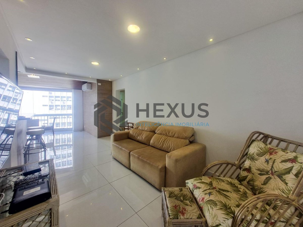 Foto 4 de Apartamento com varanda e lazer na quadra mar da Praia das Pitangueiras, Guaruja