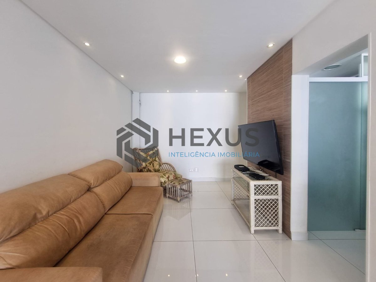 Foto 5 de Apartamento com varanda e lazer na quadra mar da Praia das Pitangueiras, Guaruja