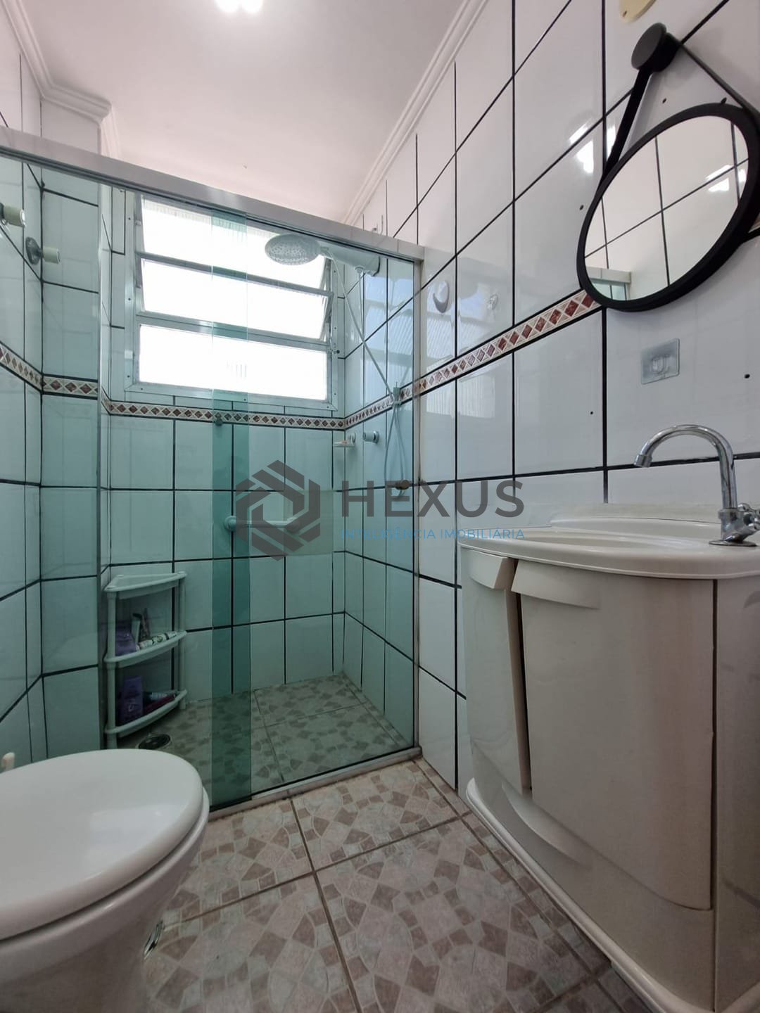 Foto 16 de Apartamento com varanda na quadra mar da Praia das Pitangueiras, Guaruja