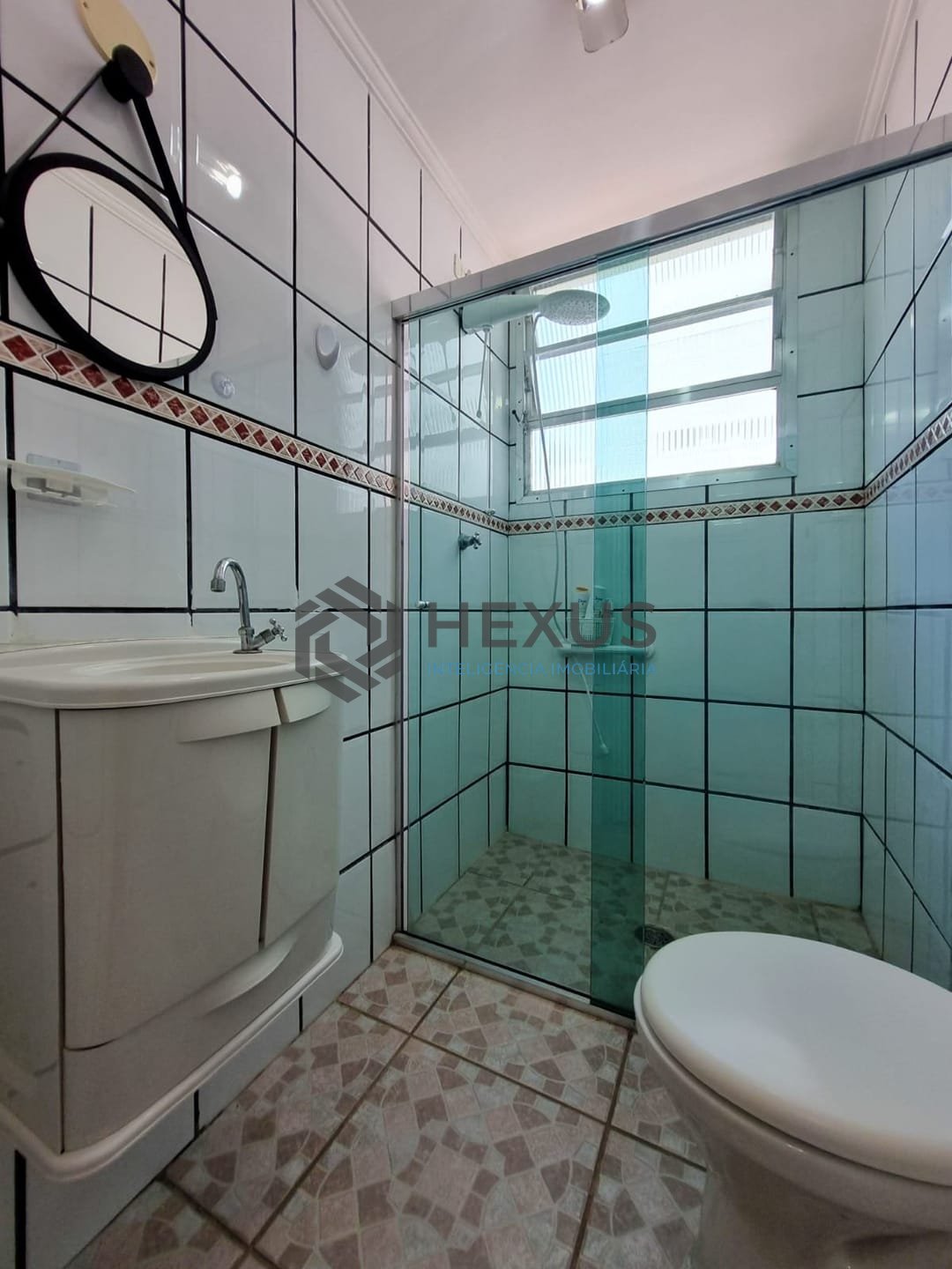 Foto 17 de Apartamento com varanda na quadra mar da Praia das Pitangueiras, Guaruja