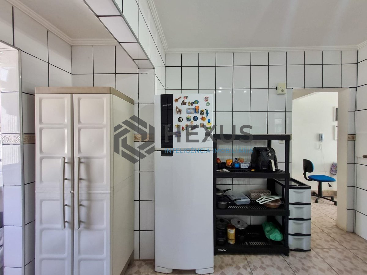 Foto 18 de Apartamento com varanda na quadra mar da Praia das Pitangueiras, Guaruja