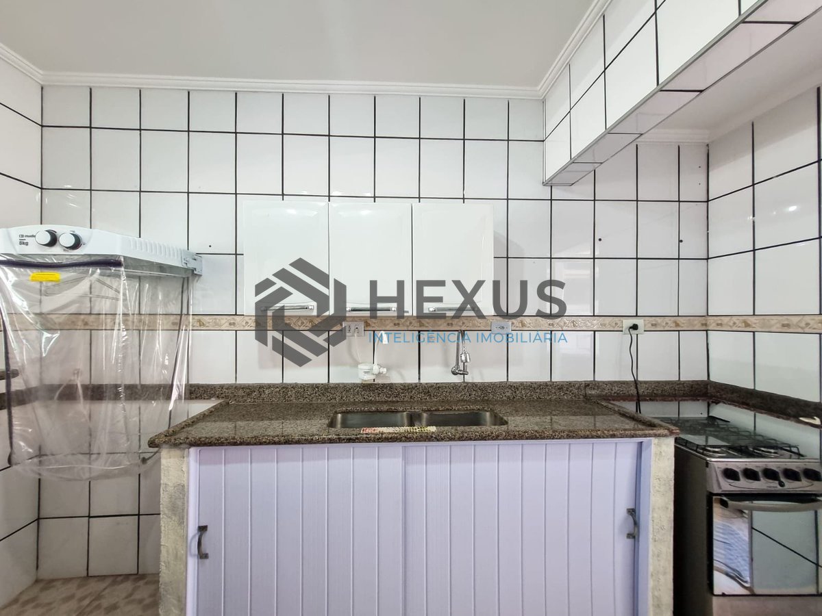 Foto 19 de Apartamento com varanda na quadra mar da Praia das Pitangueiras, Guaruja