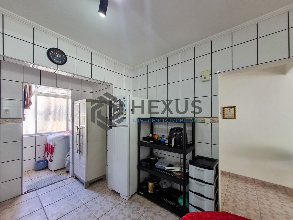 Foto 20 de Apartamento com varanda na quadra mar da Praia das Pitangueiras, Guaruja