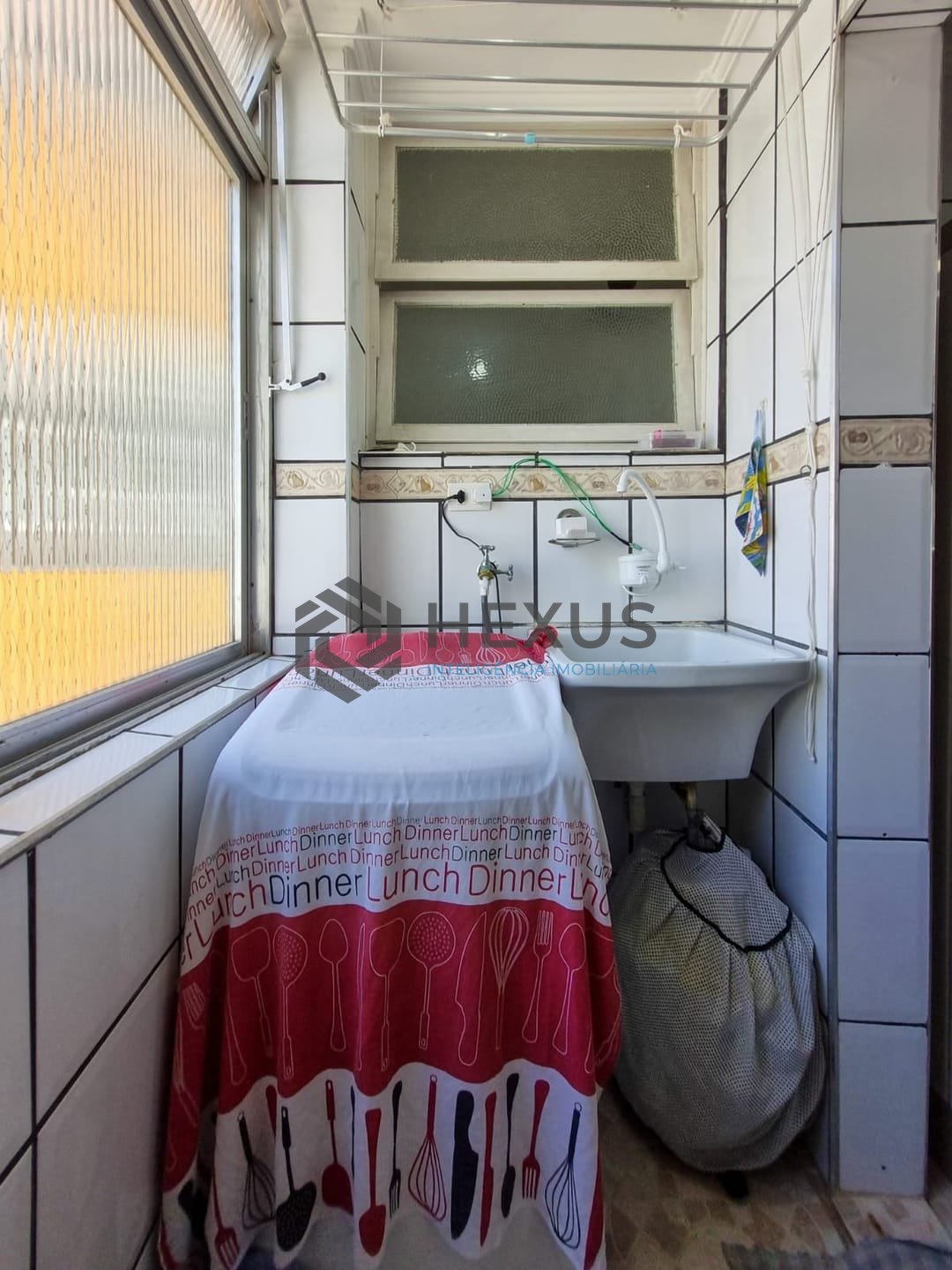 Foto 22 de Apartamento com varanda na quadra mar da Praia das Pitangueiras, Guaruja