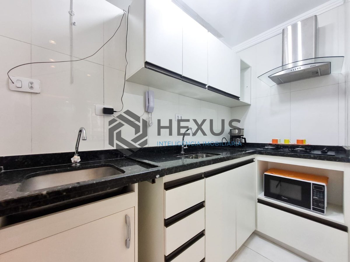 Foto 15 de Apartamento com varanda e vista mar na quadra mar da Praia das Pitangueiras, Guaruja