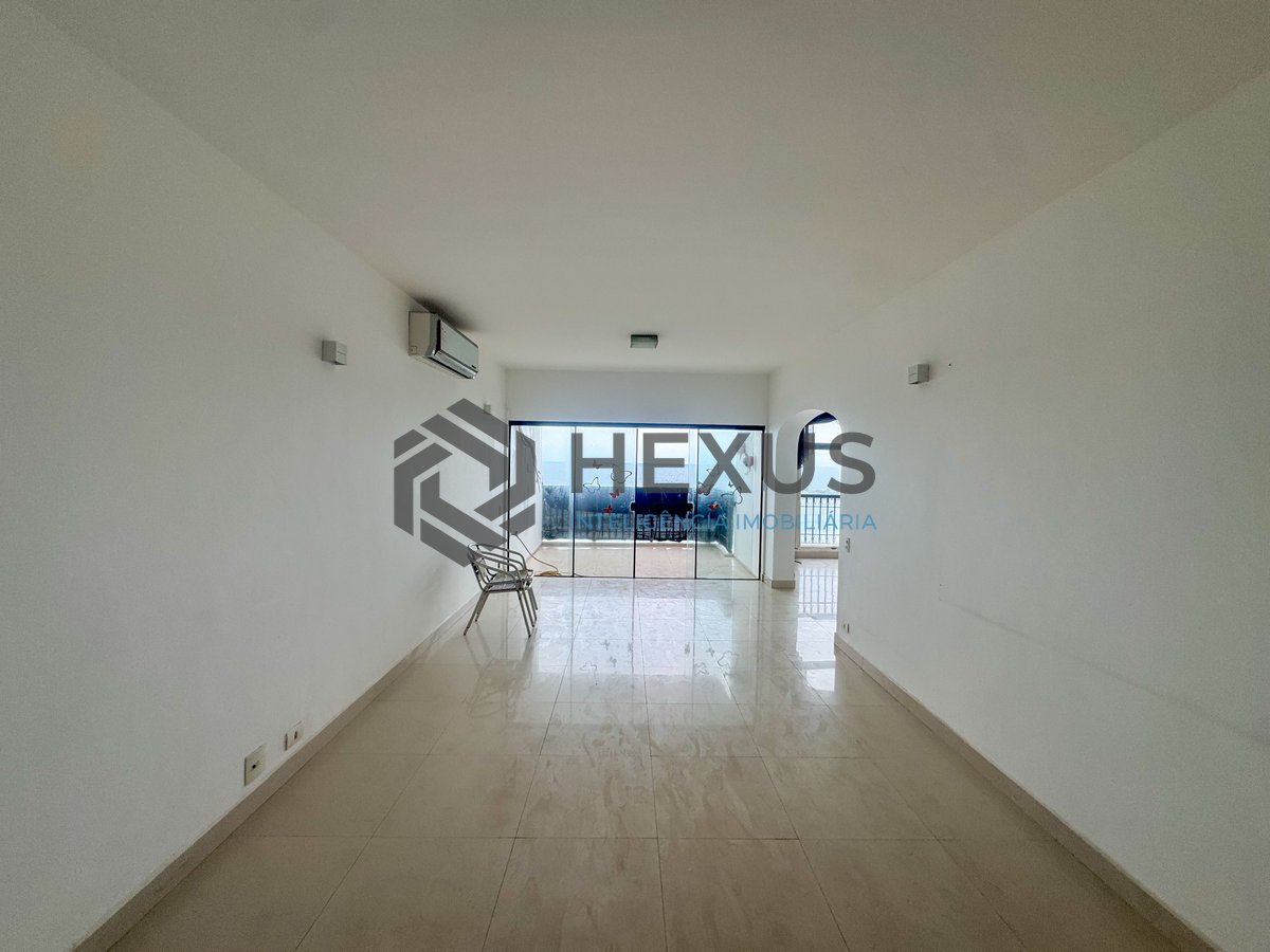 Foto 2 de Apartamento frente mar com varanda na Praia das Pitangueiras, Guaruja