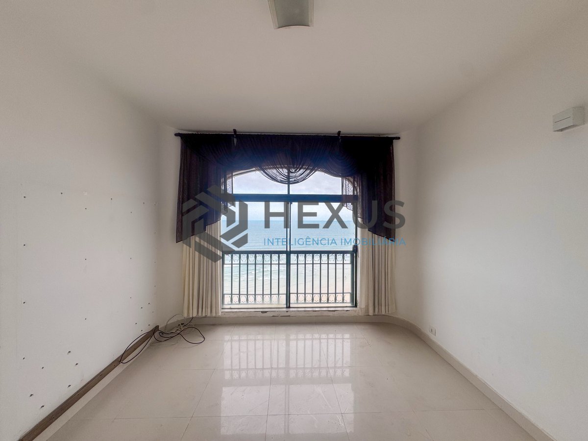 Foto 8 de Apartamento frente mar com varanda na Praia das Pitangueiras, Guaruja