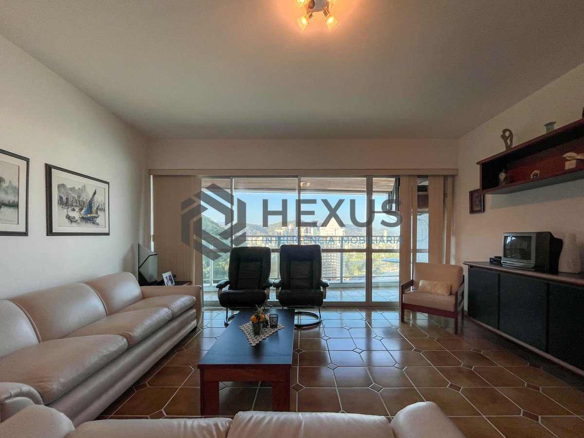 Foto 6 de Apartamento frente mar com varanda, vista mar e lazer na Praia das Pitangueiras, Guaruja