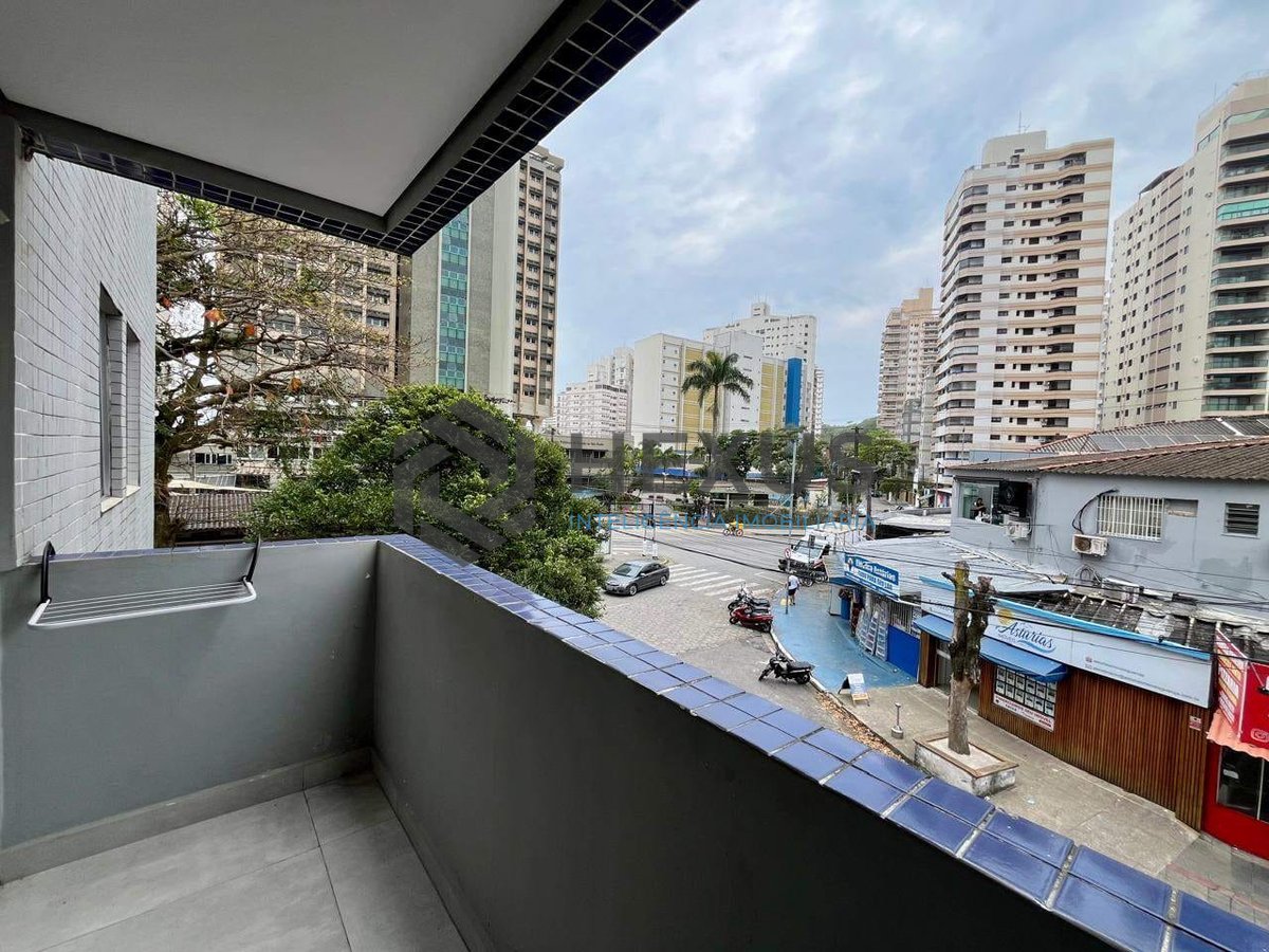 Foto 3 de Apartamento reformado com varanda na Praia das Asturias, Guaruja