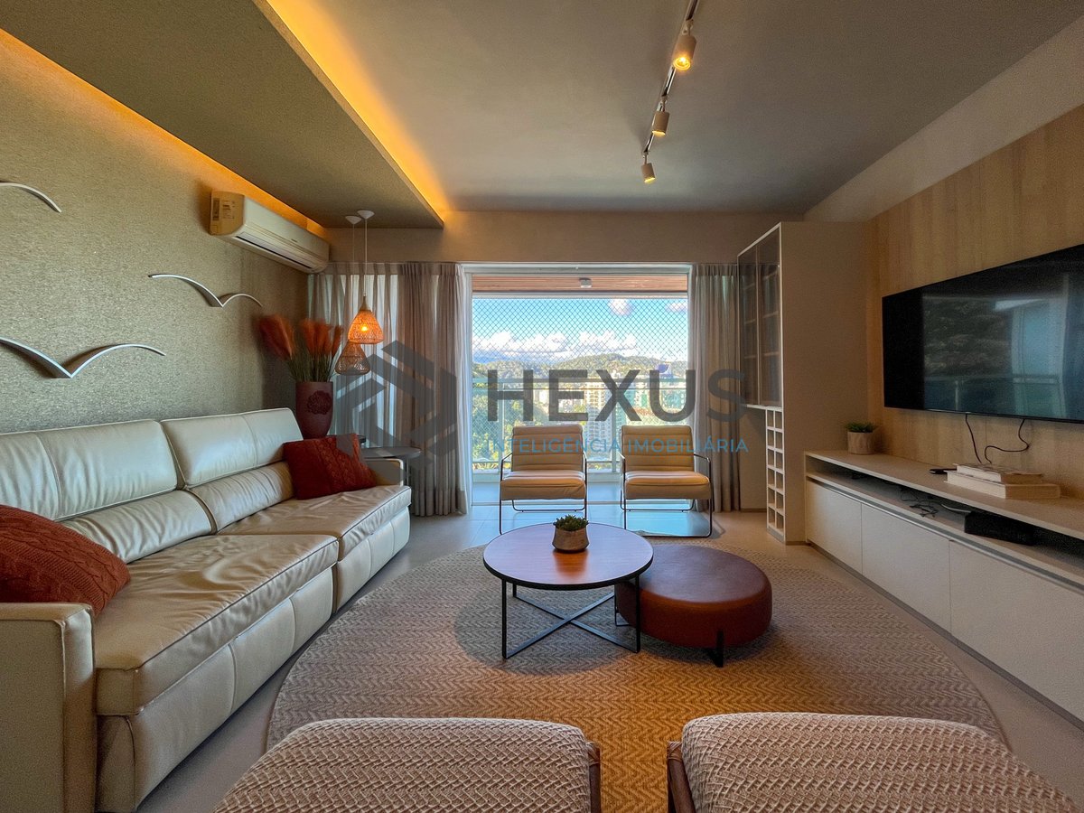 Foto 5 de Apartamento frente mar com varanda e lazer na Praia das Pitangueiras, Guaruja