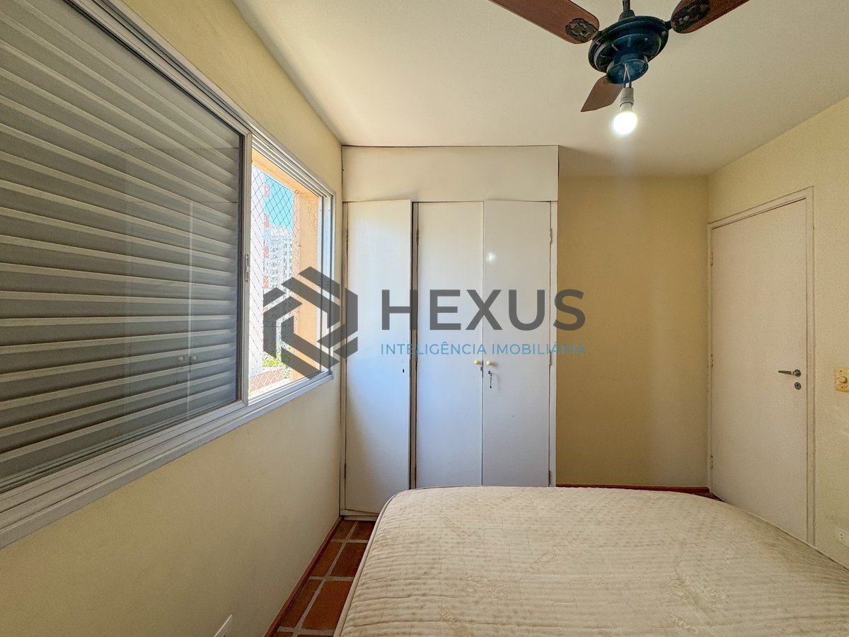 Foto 11 de Apartamento com varanda e vista mar a uma quadra da Praia das Pitangueiras, Guaruja