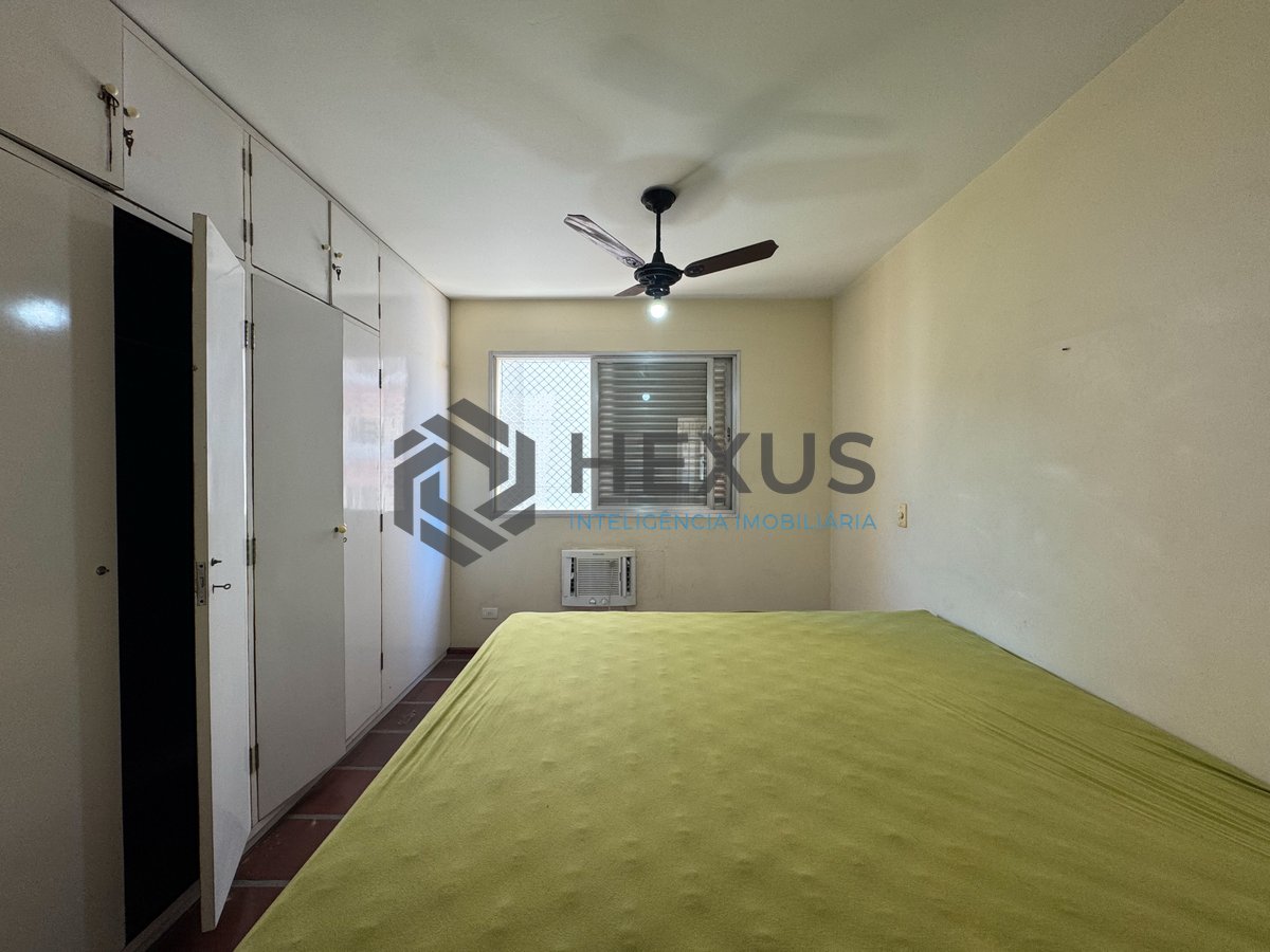 Foto 16 de Apartamento com varanda e vista mar a uma quadra da Praia das Pitangueiras, Guaruja