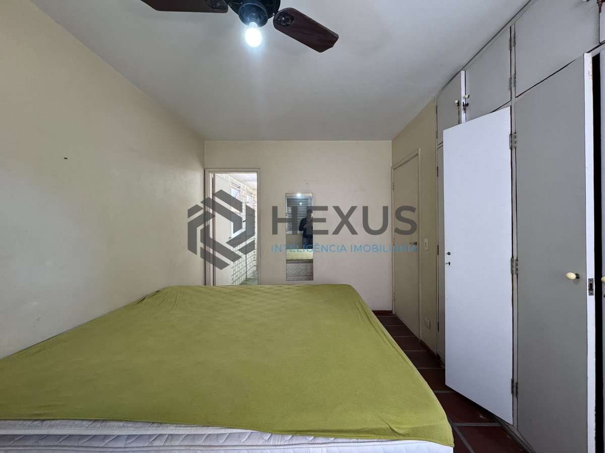 Foto 17 de Apartamento com varanda e vista mar a uma quadra da Praia das Pitangueiras, Guaruja