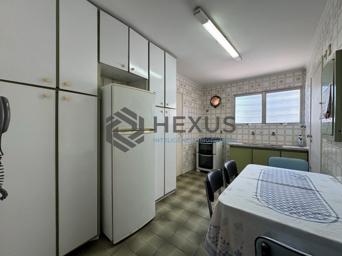 Foto 20 de Apartamento com varanda e vista mar a uma quadra da Praia das Pitangueiras, Guaruja