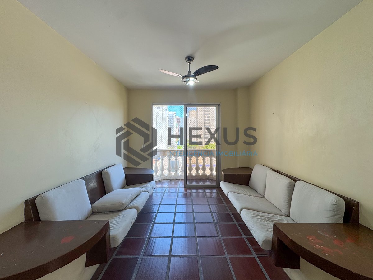 Foto 3 de Apartamento com varanda e vista mar a uma quadra da Praia das Pitangueiras, Guaruja