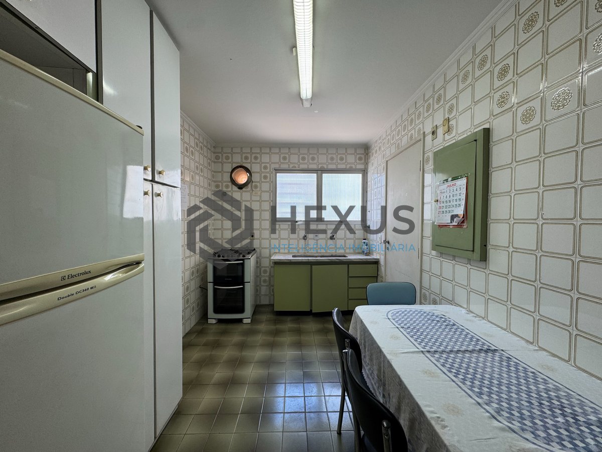 Foto 21 de Apartamento com varanda e vista mar a uma quadra da Praia das Pitangueiras, Guaruja