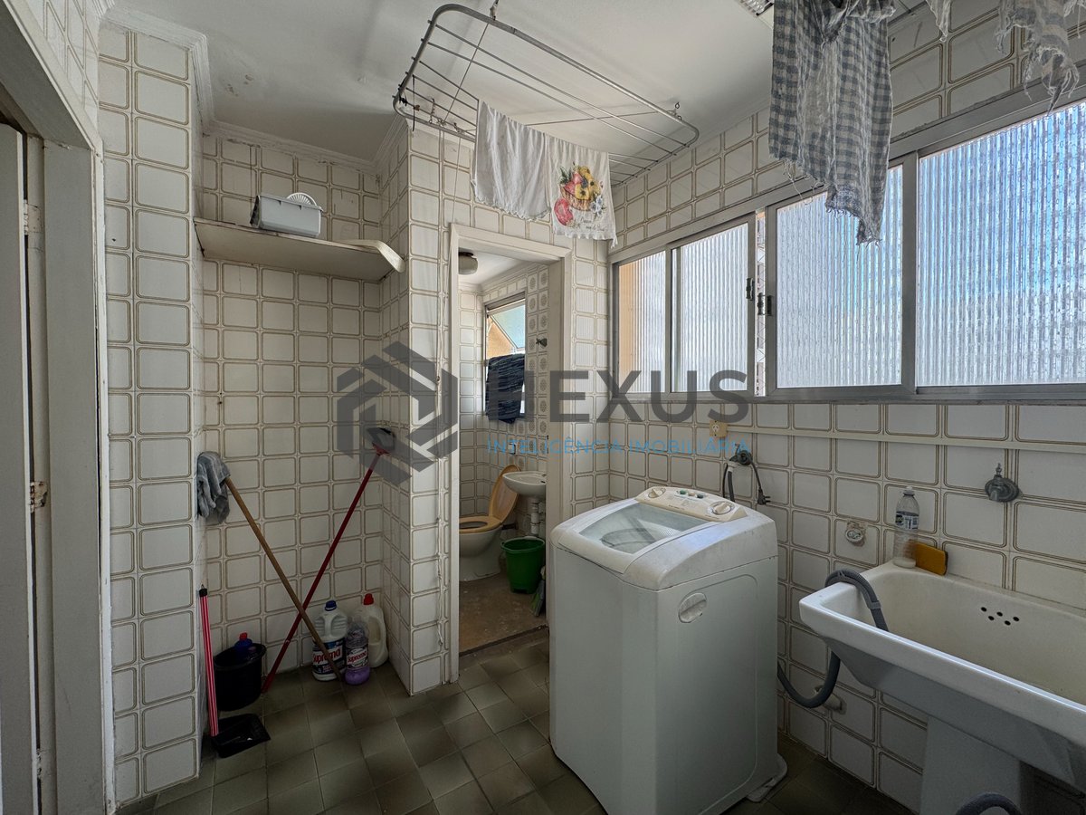 Foto 24 de Apartamento com varanda e vista mar a uma quadra da Praia das Pitangueiras, Guaruja