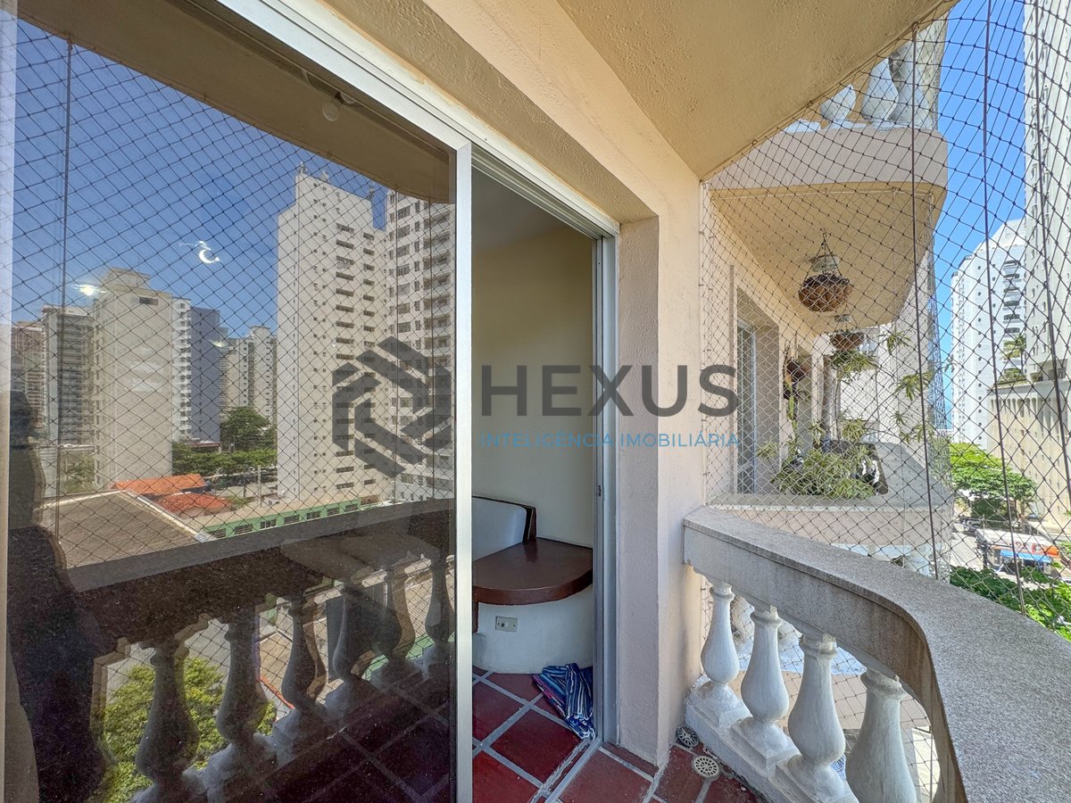 Foto 7 de Apartamento com varanda e vista mar a uma quadra da Praia das Pitangueiras, Guaruja