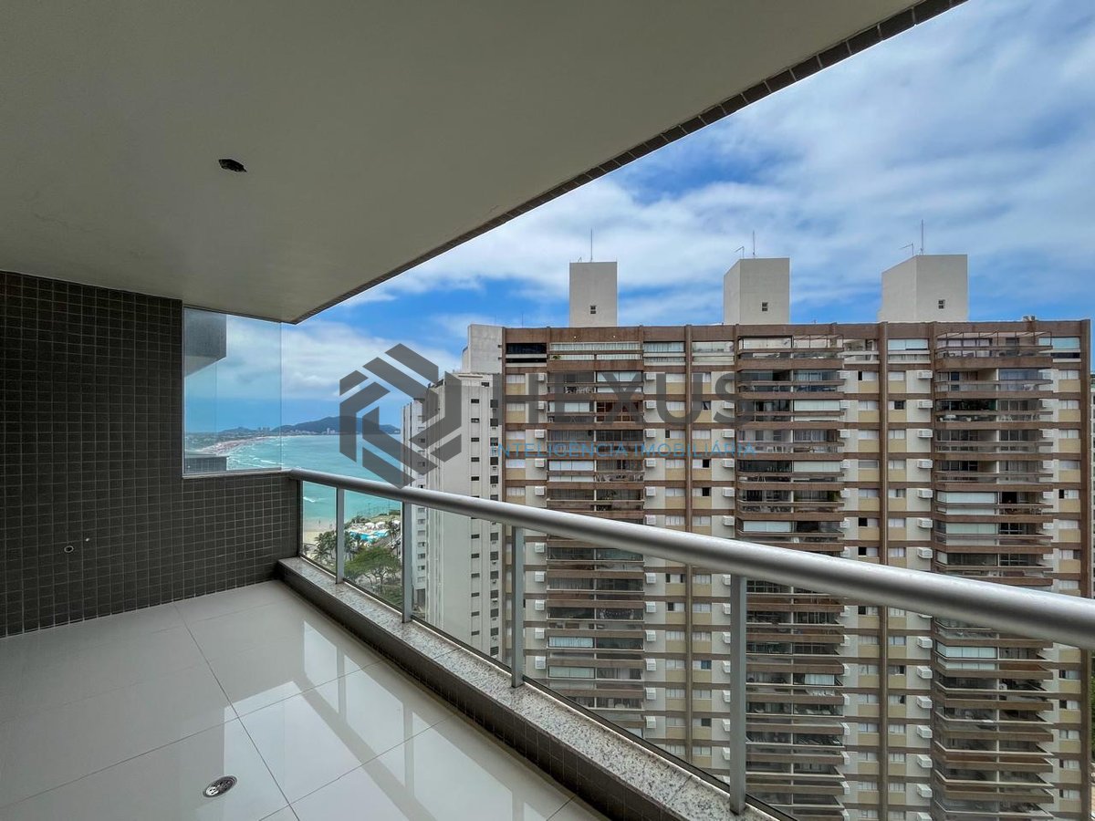 Foto 10 de Apartamento frente mar com varanda lazer e vista mar na Praia das Pitangueiras, Guaruja