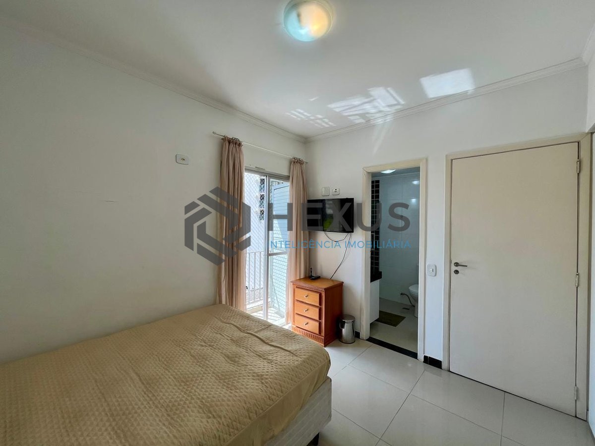 Foto 11 de Apartamento reformado com varanda e lazer na Praia das Pitangueiras, Guaruja