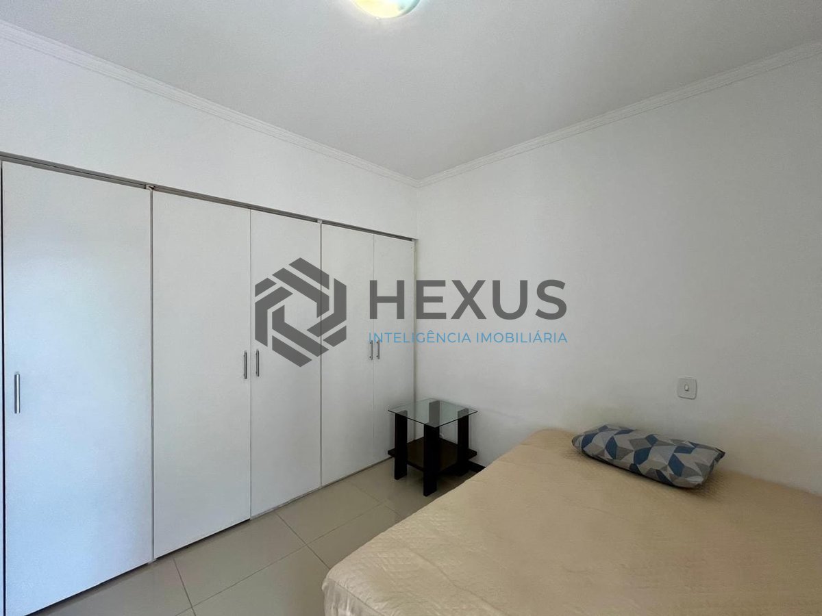 Foto 13 de Apartamento reformado com varanda e lazer na Praia das Pitangueiras, Guaruja