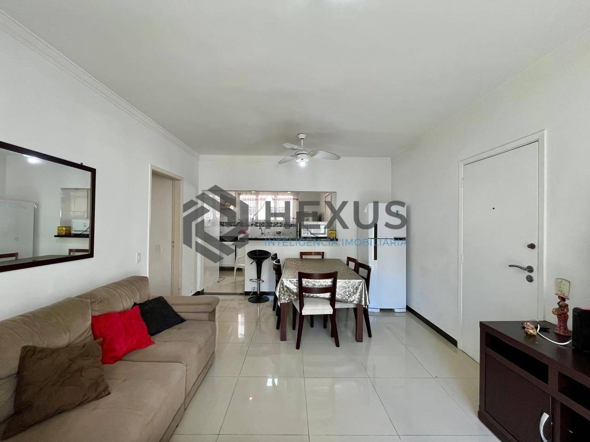 Foto 3 de Apartamento reformado com varanda e lazer na Praia das Pitangueiras, Guaruja