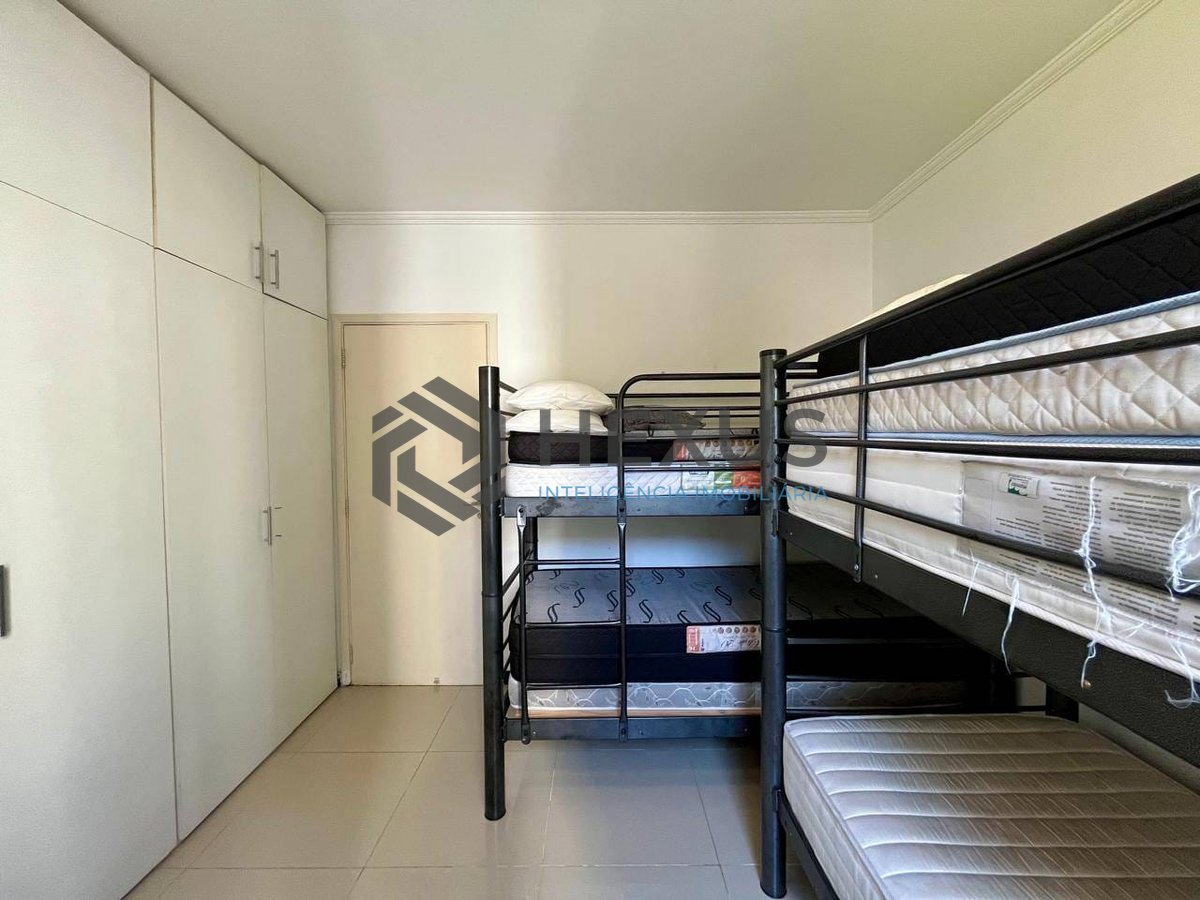 Foto 21 de Apartamento reformado com varanda e lazer na Praia das Pitangueiras, Guaruja