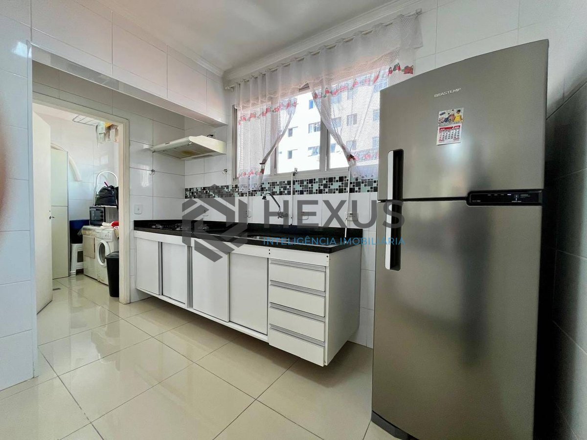 Foto 22 de Apartamento reformado com varanda e lazer na Praia das Pitangueiras, Guaruja