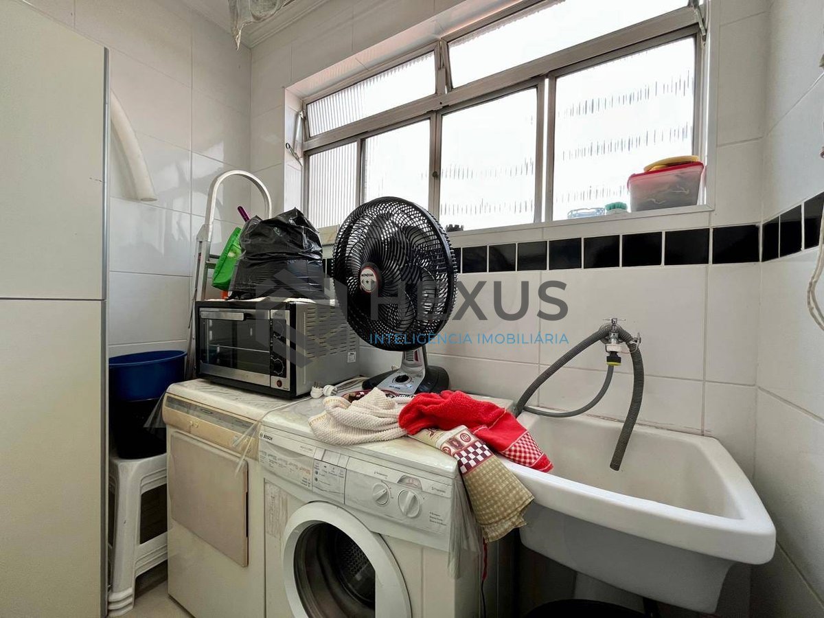 Foto 25 de Apartamento reformado com varanda e lazer na Praia das Pitangueiras, Guaruja