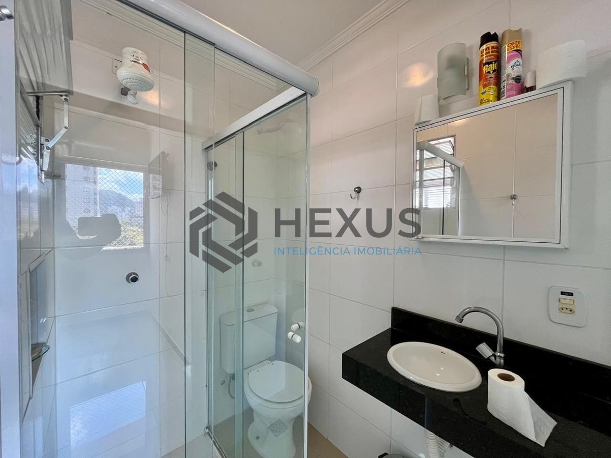 Foto 26 de Apartamento reformado com varanda e lazer na Praia das Pitangueiras, Guaruja