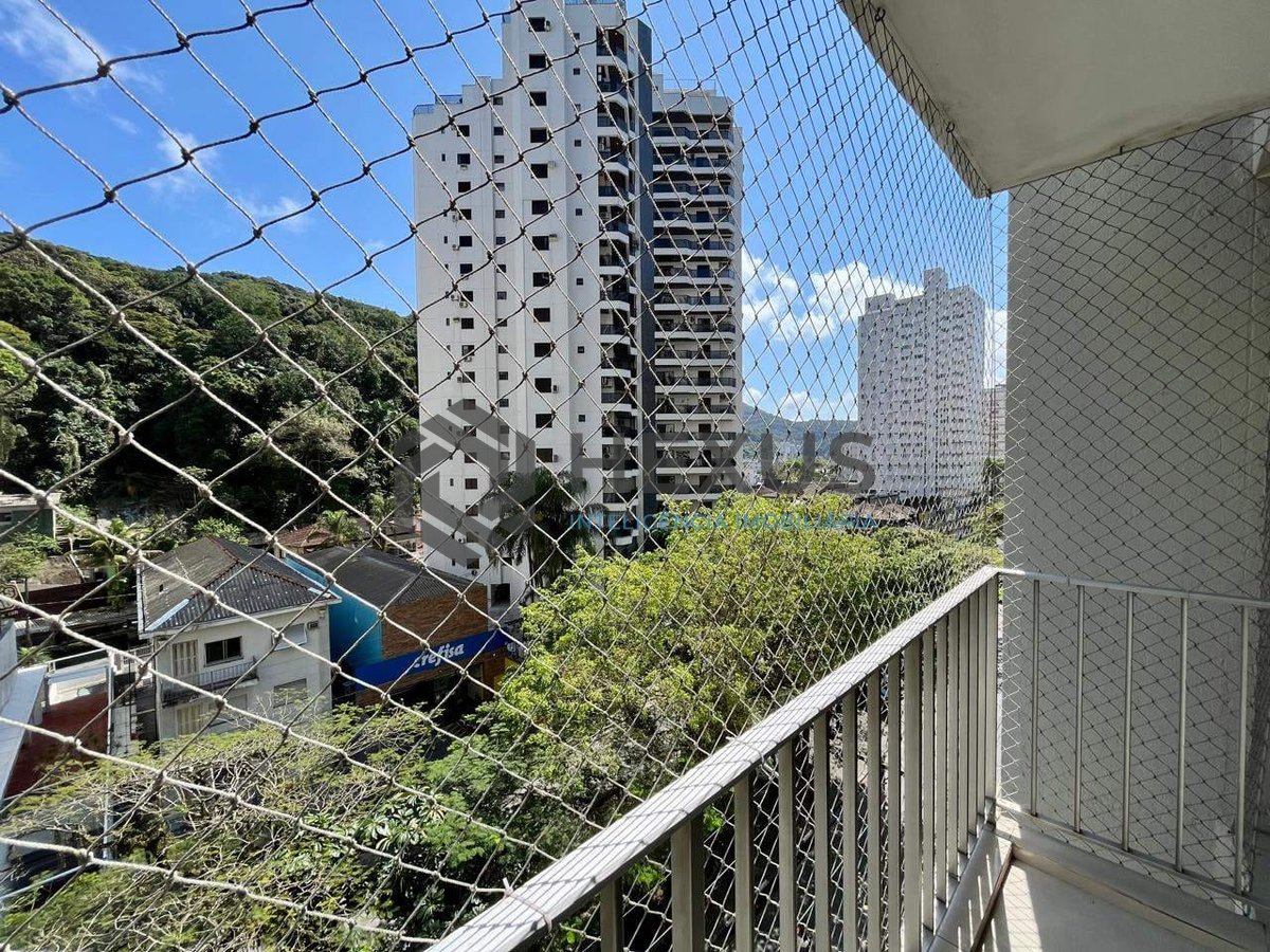 Foto 8 de Apartamento reformado com varanda e lazer na Praia das Pitangueiras, Guaruja
