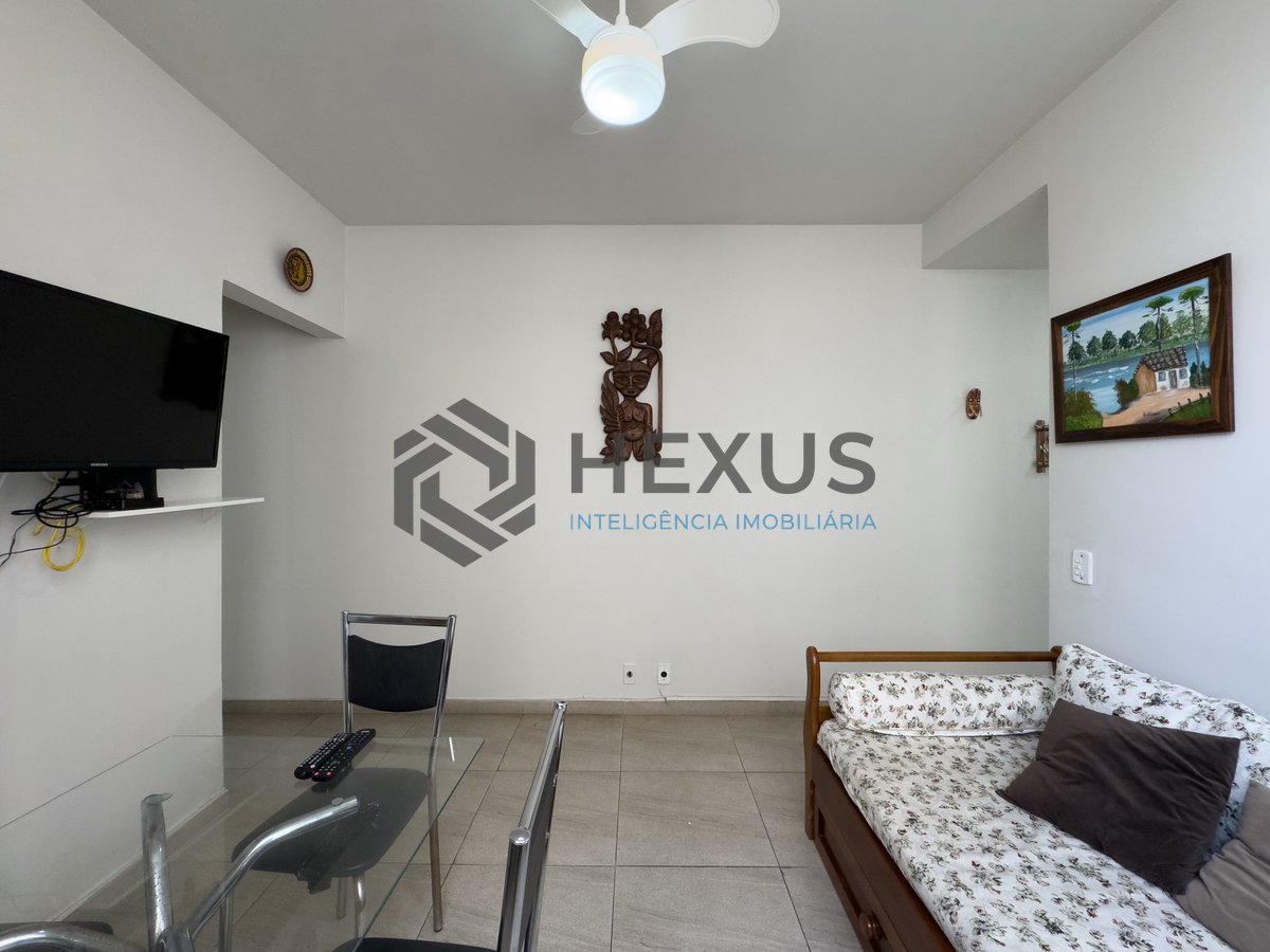 Foto 5 de Apartamento com varanda e vista mar a uma quadra da Praia das Pitangueiras, Guaruja