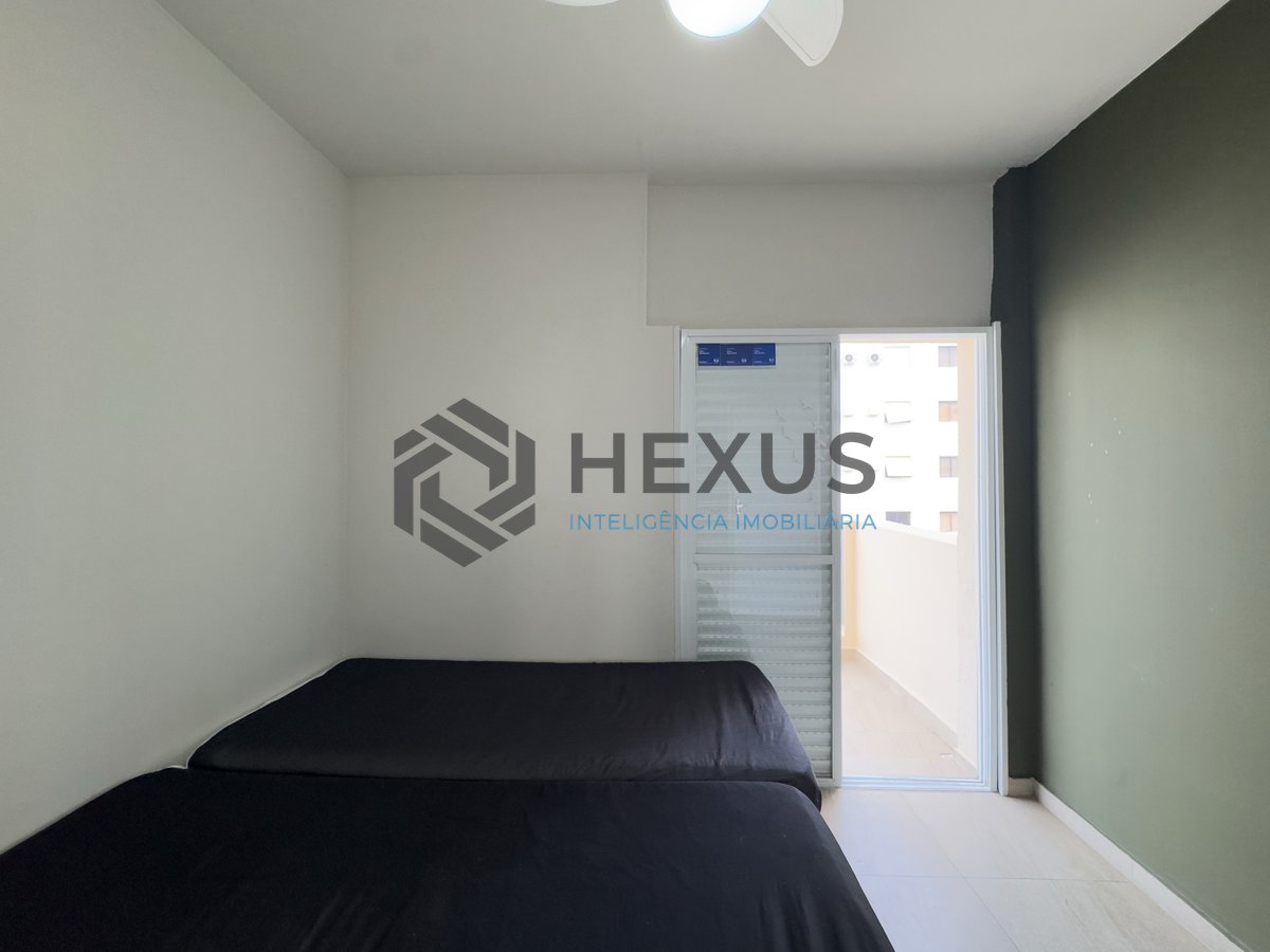 Foto 8 de Apartamento com varanda e vista mar a uma quadra da Praia das Pitangueiras, Guaruja