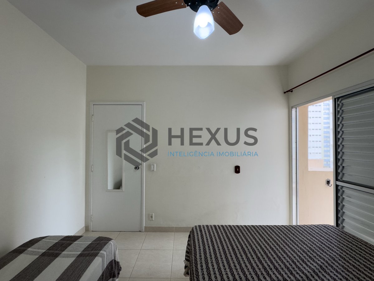Foto 14 de Apartamento com varanda a uma quadra da Praia das Pitangueiras, Guaruja